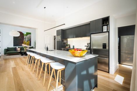 Photo of property in 18 Austin Street, Mount Victoria, Wellington, 6011