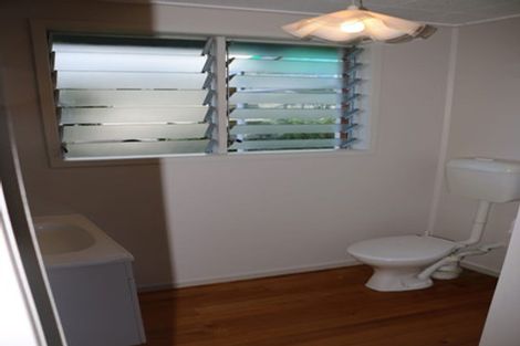 Photo of property in 2/11 Liston Street, Northcote, Auckland, 0627