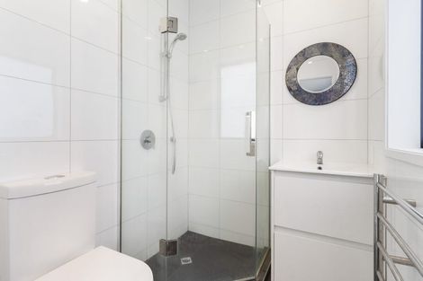 Photo of property in 23c Chippendale Crescent, Birkdale, Auckland, 0626