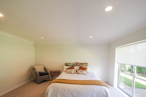 Photo of property in 17 Crown Hill, Paraparaumu, 5032