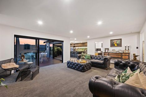Photo of property in 2 Somerville Road, Shelly Park, Auckland, 2014