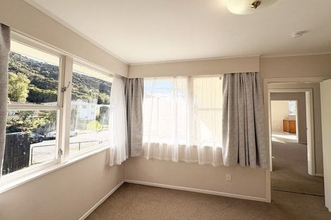 Photo of property in 1 Holmes Grove, Naenae, Lower Hutt, 5011