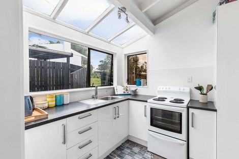 Photo of property in 4/33 Eskdale Road, Birkdale, Auckland, 0626