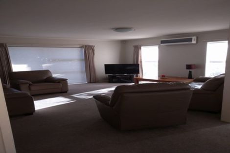 Photo of property in 1b Grainger Road, Te Atatu South, Auckland, 0610