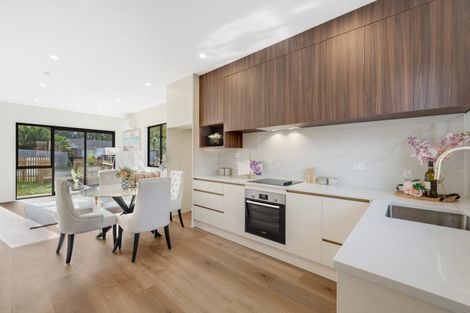 Photo of property in 140b Edgewater Drive, Pakuranga, Auckland, 2010