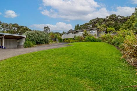 Photo of property in 52 Staincross Street, Green Bay, Auckland, 0604