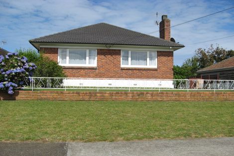 Photo of property in 2 Kohanga Road, Mangere Bridge, Auckland, 2022