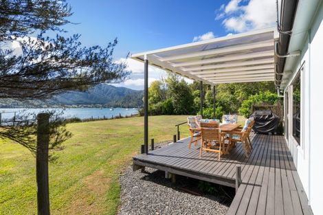 Photo of property in 1755 Queen Charlotte Drive, Linkwater, Picton, 7281