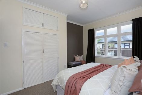 Photo of property in 12 Winston Avenue, Hokowhitu, Palmerston North, 4410
