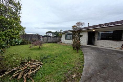 Photo of property in 74 Godley Road, Green Bay, Auckland, 0604