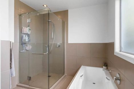 Photo of property in 152 Everglade Drive, Totara Heights, Auckland, 2105