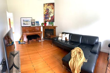 Photo of property in 27 Islington Avenue, New Lynn, Auckland, 0600