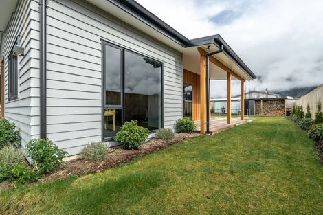 Photo of property in 21 Pennycook Place, Lake Hawea, Wanaka, 9382