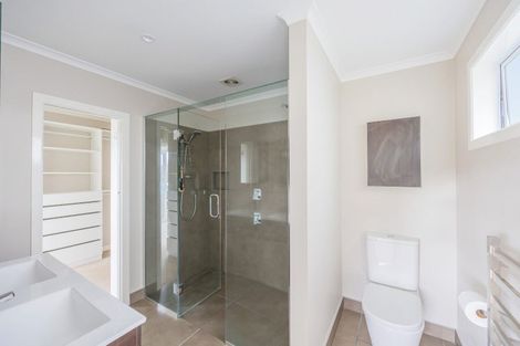 Photo of property in 17 Bevyn Street, Castor Bay, Auckland, 0620