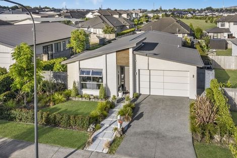 Photo of property in 17 Gelderland Way, Karaka, Papakura, 2113