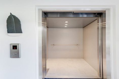 Photo of property in 8a The Parade, Bucklands Beach, Auckland, 2012