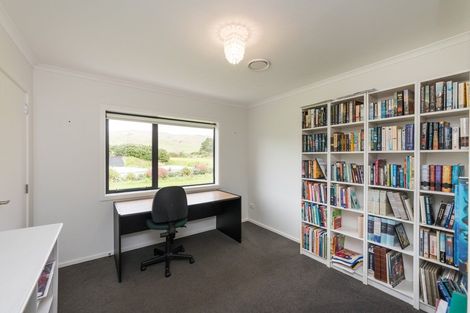 Photo of property in 52 Centre Road, Aokautere, Palmerston North, 4471