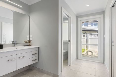 Photo of property in 13 Dida Park Drive, Kumeu, 0810