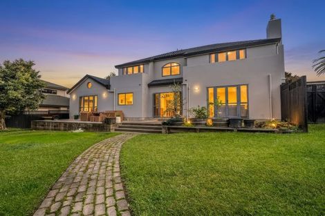 Photo of property in 3 San Ambrosio Rise, Henderson, Auckland, 0612