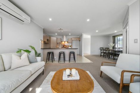 Photo of property in 4 Frederick Place, Whalers Gate, New Plymouth, 4310