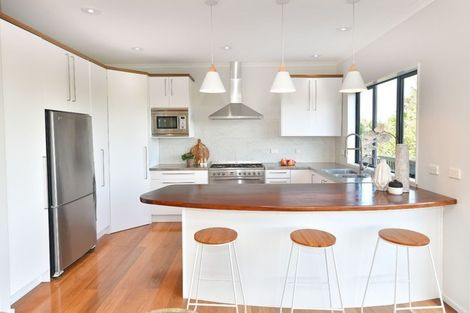 Photo of property in 80 Kittiwake Drive, Schnapper Rock, Auckland, 0632