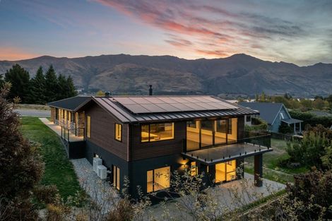 Photo of property in 93 Plantation Road, Wanaka, 9305