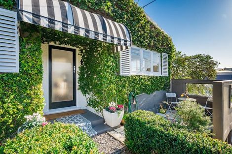 Photo of property in 118 Seaview Road, Paraparaumu Beach, Paraparaumu, 5032