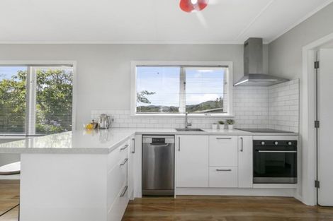 Photo of property in 25 Hinau Grove, Wainuiomata, Lower Hutt, 5014