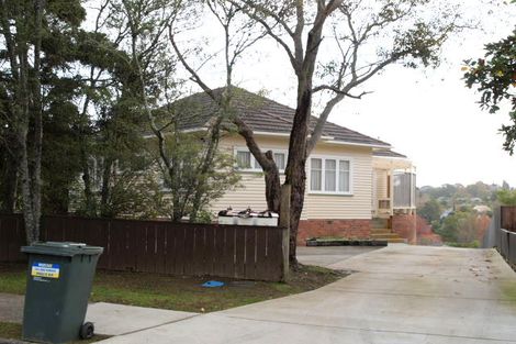 Photo of property in 11 Evelyn Road, Cockle Bay, Auckland, 2014