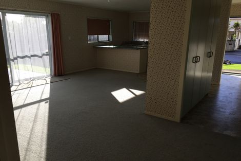 Photo of property in 4 Zefiro Drive, Massey, Auckland, 0614