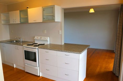 Photo of property in 2/11 Liston Street, Northcote, Auckland, 0627