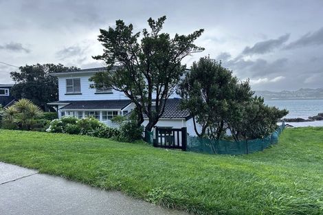 Photo of property in 281 Queens Drive, Lyall Bay, Wellington, 6022
