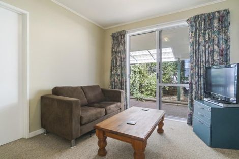 Photo of property in 14 Renata Crescent, Te Atatu Peninsula, Auckland, 0610