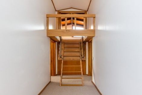 Photo of property in 5 Totara Grove, Hillcrest, Auckland, 0627