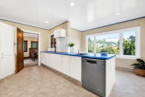 Photo of property in 6 Ridge Lane, New Plymouth, 4310