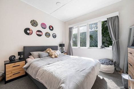 Photo of property in 10 Governor Road, Northland, Wellington, 6012