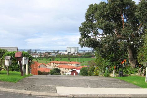 Photo of property in 8a Orewa Heights Crescent, Orewa, 0931