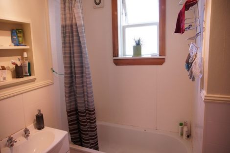 Photo of property in 8 Papawai Terrace, Mount Cook, Wellington, 6021