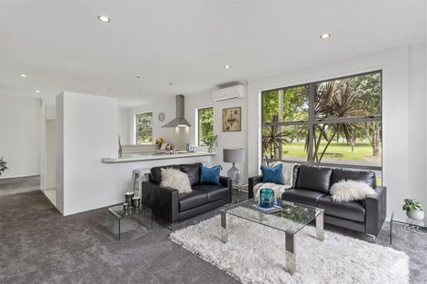 Photo of property in 35 The Track, Takanini, 2112