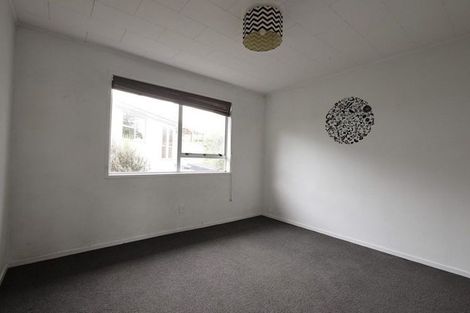 Photo of property in 16 Temuri Place, Glendene, Auckland, 0602
