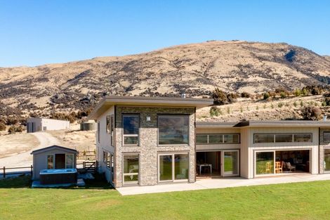 Photo of property in 2 Miharo Lane, Queensberry, Cromwell, 9383