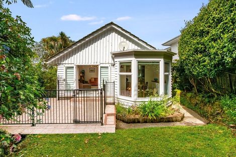 Photo of property in 48 Homewood Crescent, Karori, Wellington, 6012