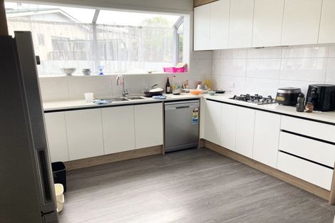 Photo of property in 11 Miro Street, New Lynn, Auckland, 0600