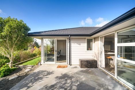 Photo of property in 8 Silkwood Place, Fitzherbert, Palmerston North, 4410