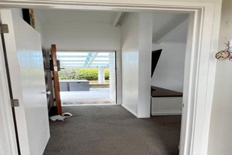 Photo of property in 32 Sunvue Road, Glen Eden, Auckland, 0602