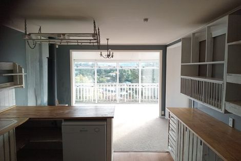 Photo of property in 32 Castle Crescent, Stokes Valley, Lower Hutt, 5019