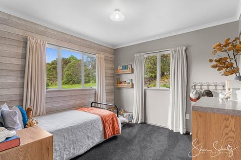 Photo of property in 17 Hook Road, Paparoa, 0571