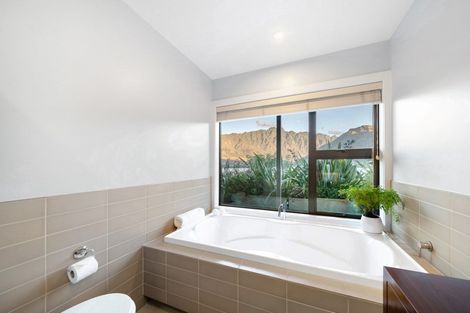 Photo of property in Marina Village, 10/10 Marina Drive, Frankton, Queenstown, 9300