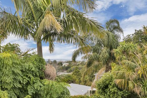 Photo of property in 16 Coronation Road, Glenfield, Auckland, 0627