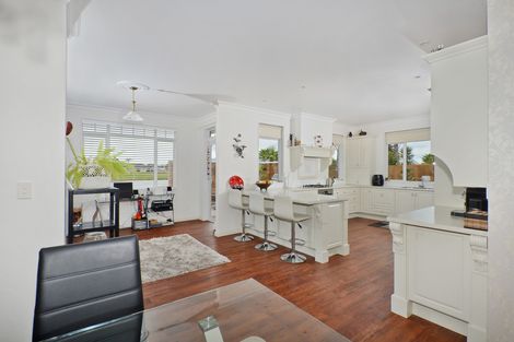 Photo of property in 2 O'farrell Drive, One Tree Point, 0118
